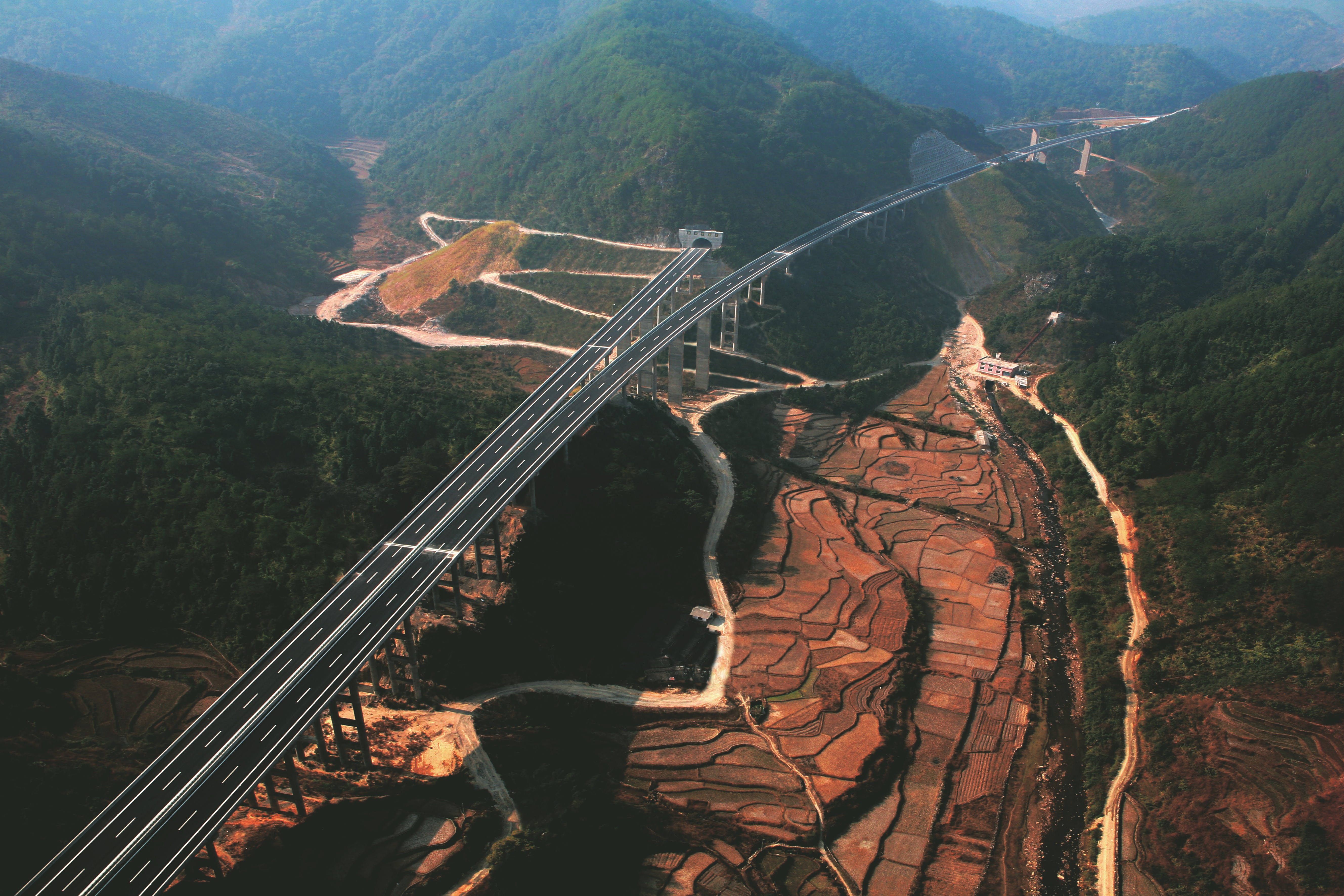 4福建龍巖至長汀高速公路，2007年12月建成通車.jpg