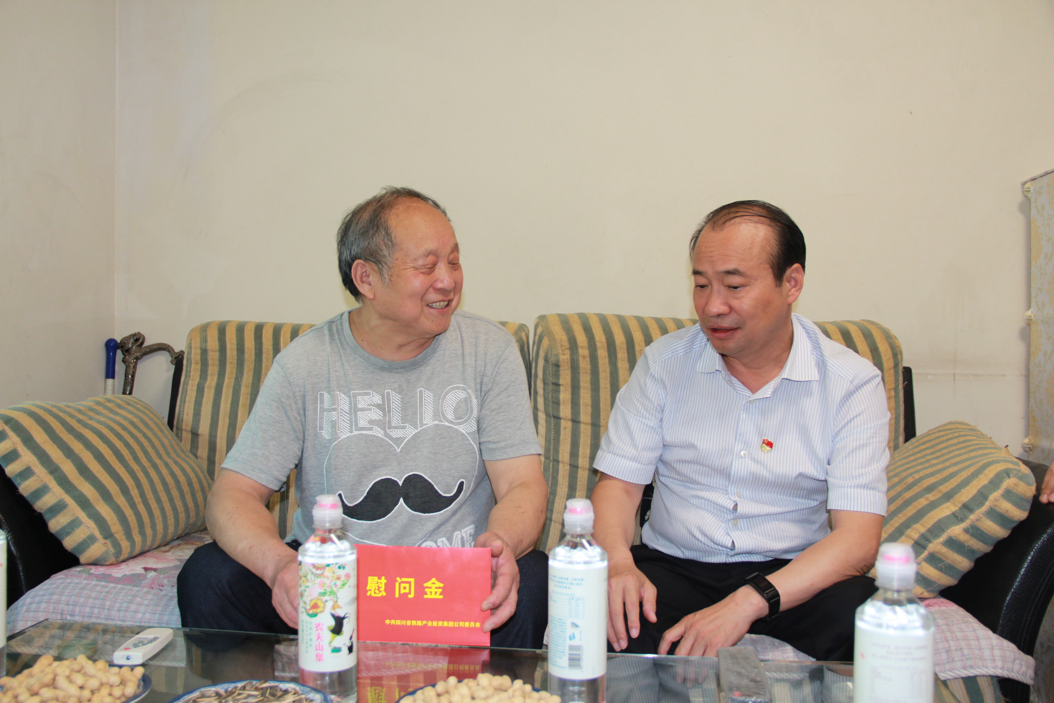 走訪慰問老黨員  組織關懷暖人心 ——孫云書記、劉紅副書記“七一”看望四川路橋老黨員