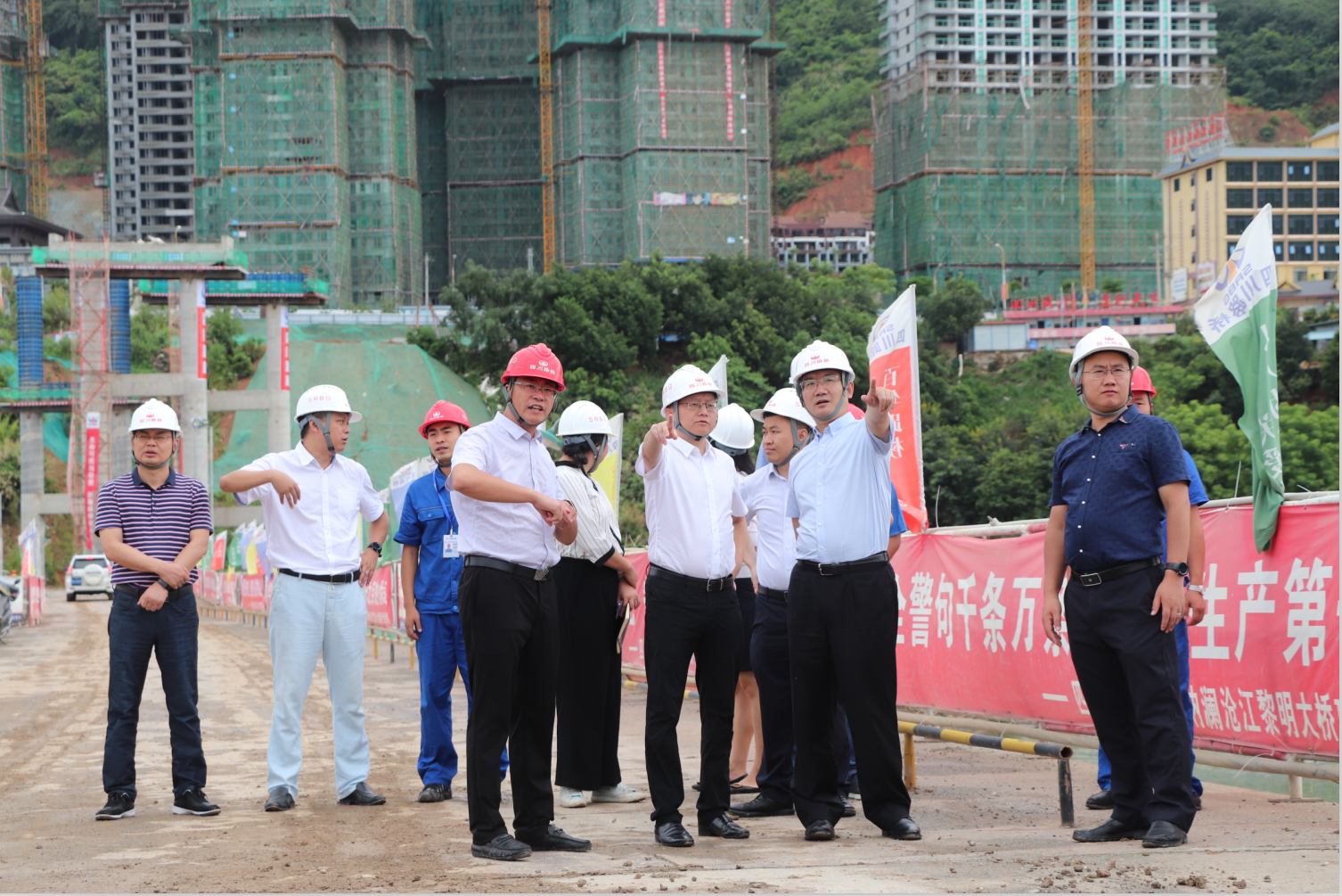 省鐵投集團黨委委員、董事方躍到橋梁公司 省外一線開展“不忘初心 牢記使命” 主題教育調研督導